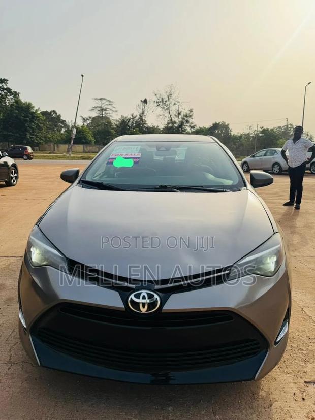 Toyota Corolla L (1.8L 4cyl 2A) 2018 Gray