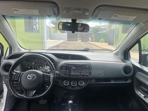 Toyota Yaris SE Hatchback 5dr 2015 White