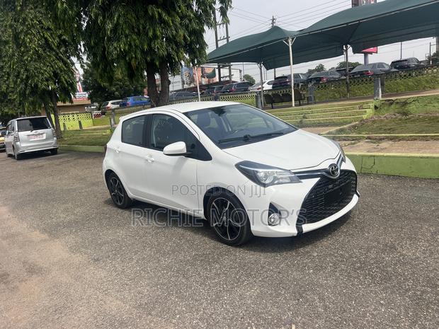 Toyota Yaris SE Hatchback 5dr 2015 White