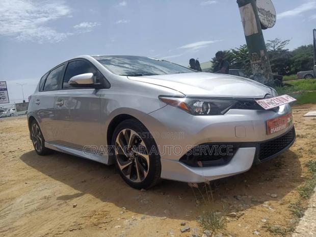 Toyota Corolla SE (1.8L 4cyl 2A) 2018 Silver