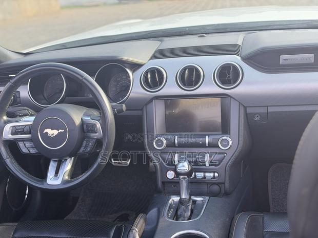 Ford Mustang 2021 White