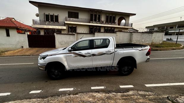 Toyota Hilux 2024 White