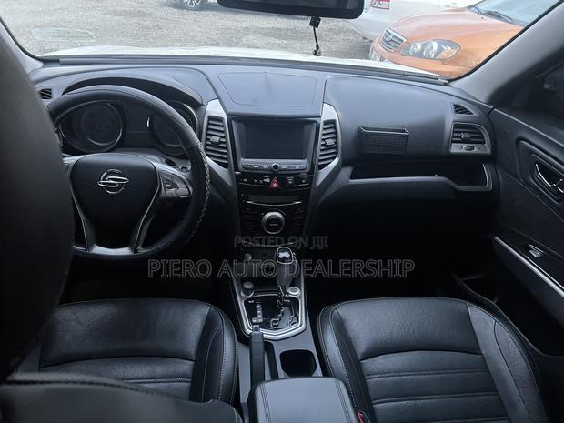 SsangYong Kyron 2017 White