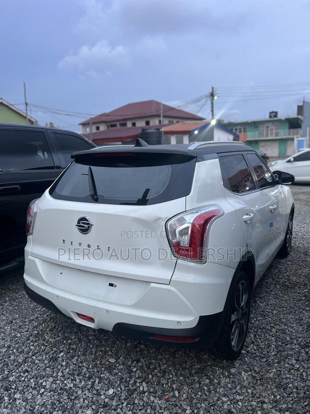 SsangYong Kyron 2017 White