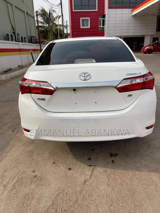Toyota Corolla LE 4dr Sedan (1.8L 4cyl CVT) 2016 White