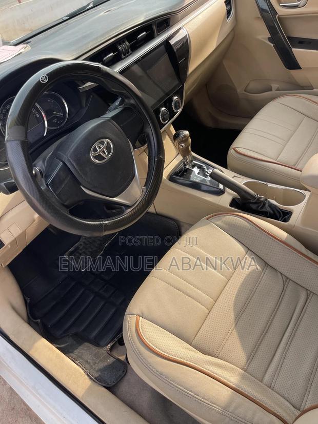 Toyota Corolla LE 4dr Sedan (1.8L 4cyl CVT) 2016 White