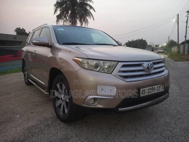 Toyota Highlander 2013 Gold