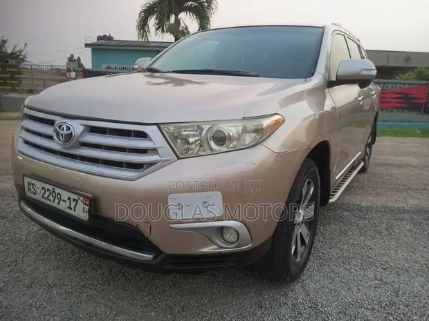 Toyota Highlander 2013 Gold