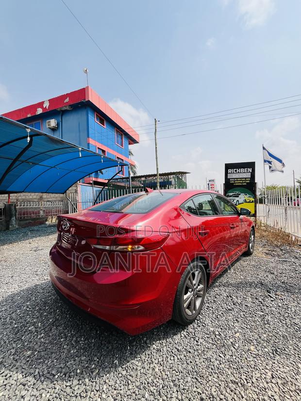 Hyundai Elantra SE Sedan FWD (2.0L 4cyl 6M) 2017 Red
