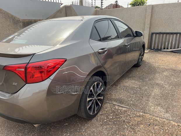 Toyota Corolla SE Special Edition 4dr Sedan (1.8L 4cyl CVT) 2017 Gray