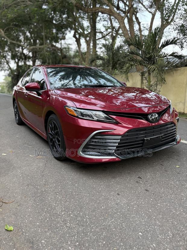 Toyota Camry LE FWD 2020 Burgundy