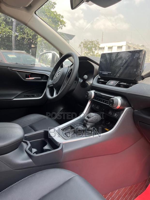 Toyota RAV4 XLE AWD 2023 White