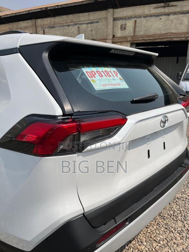 Toyota RAV4 XLE AWD 2023 White