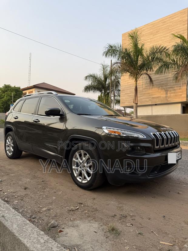 Jeep Cherokee Latitude 4dr SUV (2.4L 4cyl 9A) 2015 Green