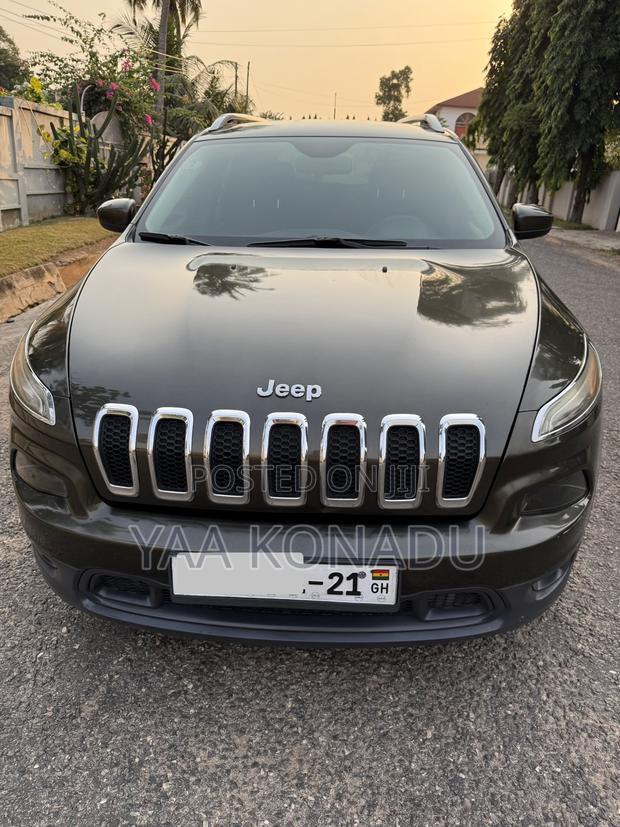 Jeep Cherokee Latitude 4dr SUV (2.4L 4cyl 9A) 2015 Green