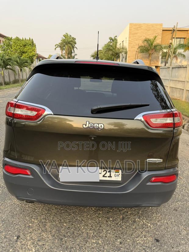 Jeep Cherokee Latitude 4dr SUV (2.4L 4cyl 9A) 2015 Green