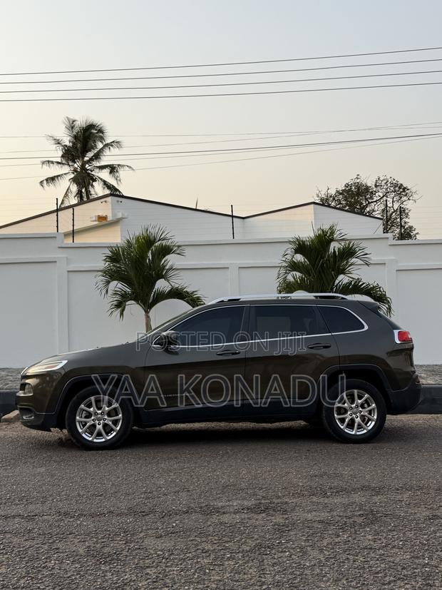 Jeep Cherokee Latitude 4dr SUV (2.4L 4cyl 9A) 2015 Green