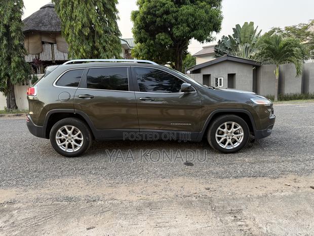 Jeep Cherokee Latitude 4dr SUV (2.4L 4cyl 9A) 2015 Green