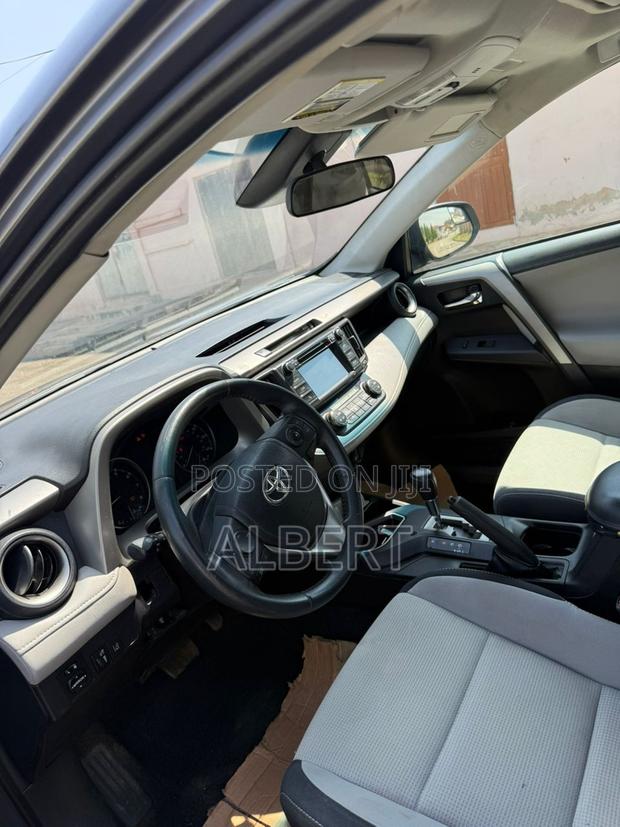 Toyota RAV4 XLE 4dr SUV AWD (2.5L 4cyl 6A) 2018 Gray