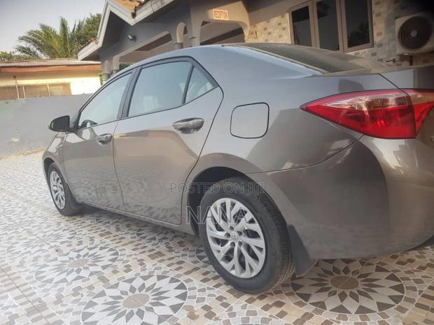 Toyota Corolla 2017 Brown