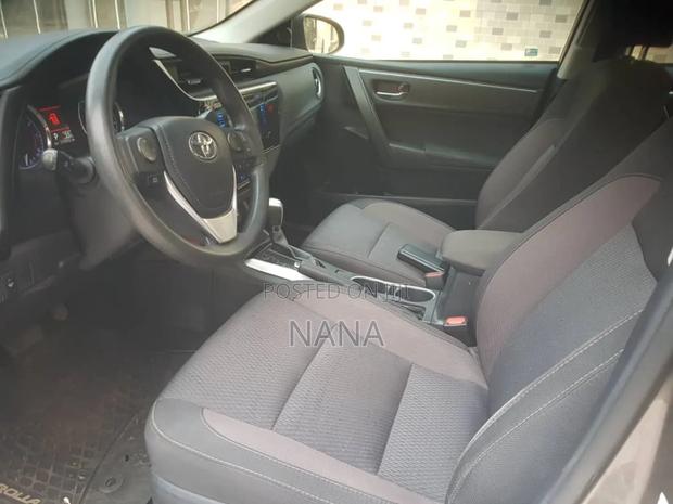 Toyota Corolla 2017 Brown