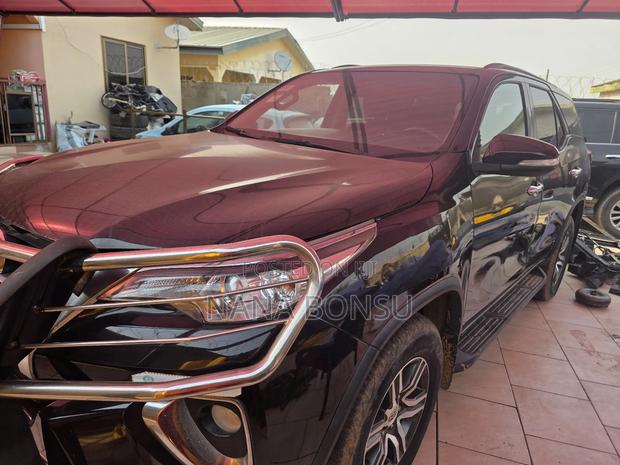 Toyota Fortuner 2.7 AWD 2017 Black