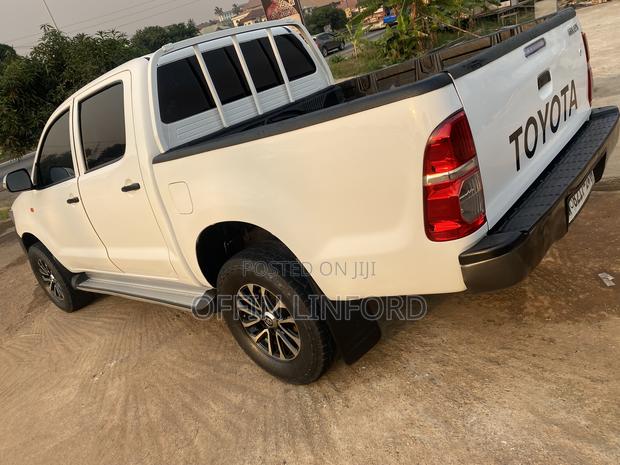 Toyota Hilux 2.5 D-4D 4X4 SRX 2010 White
