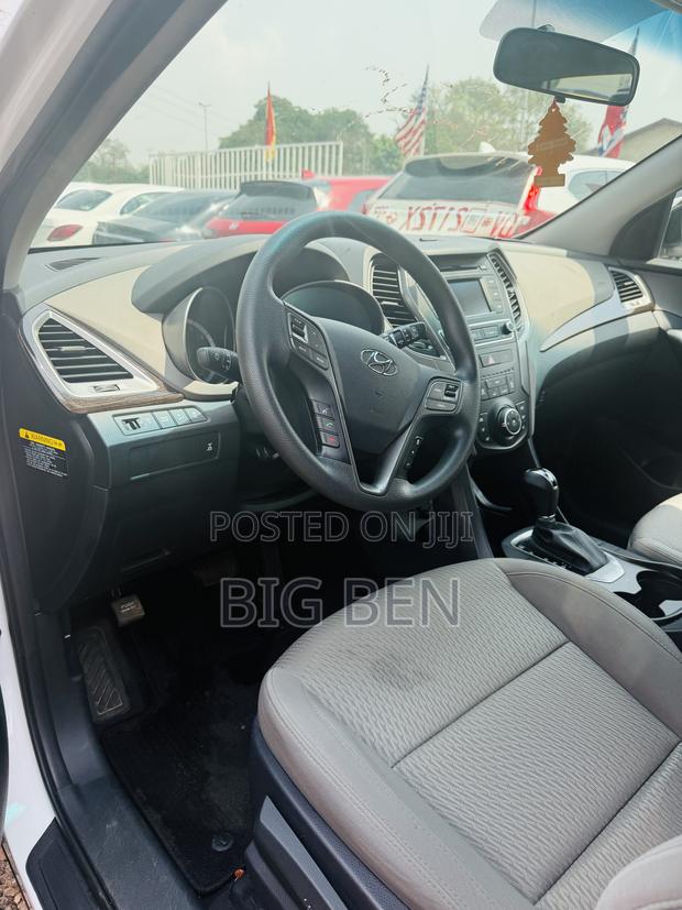 Hyundai Santa Fe SE AWD 2018 White