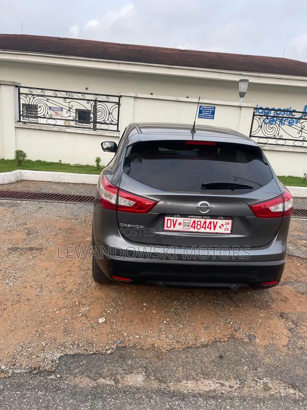 Nissan Qashqai 2015 Gray