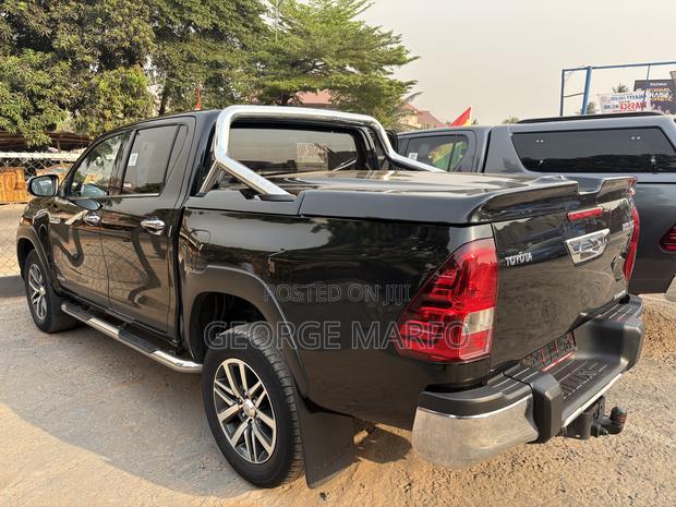 Toyota Hilux 2020 Black