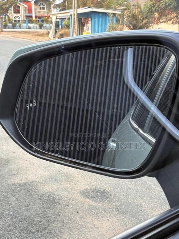 Toyota RAV4 XLE 2021 Gray