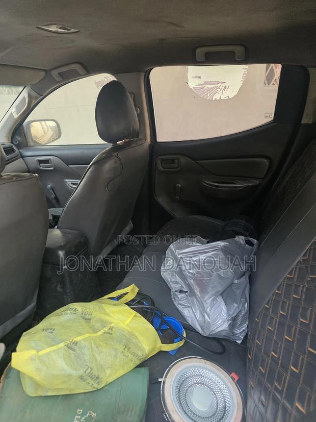 Mitsubishi L200 Double Cab 2.5 180hp 4WD 2015 Black