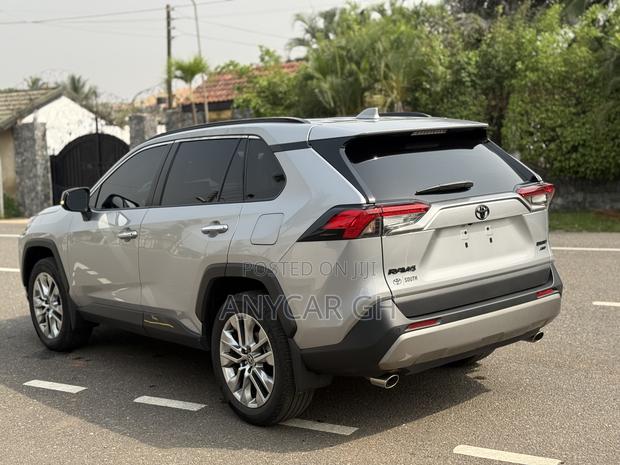 Toyota RAV4 Limited AWD 2024 Silver