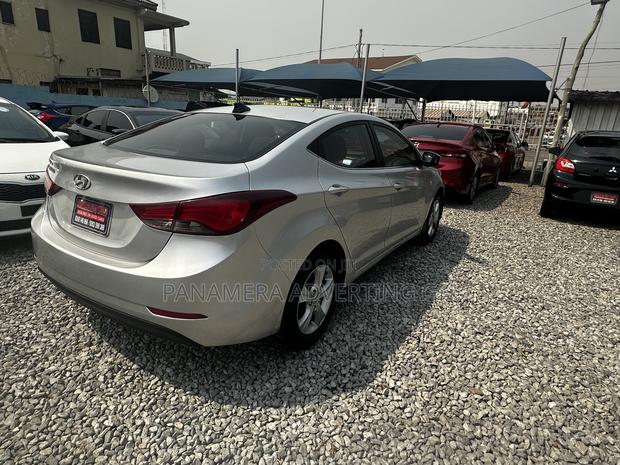 Hyundai Elantra SE Sedan FWD (1.8L 4cyl 6A) 2016 Gray