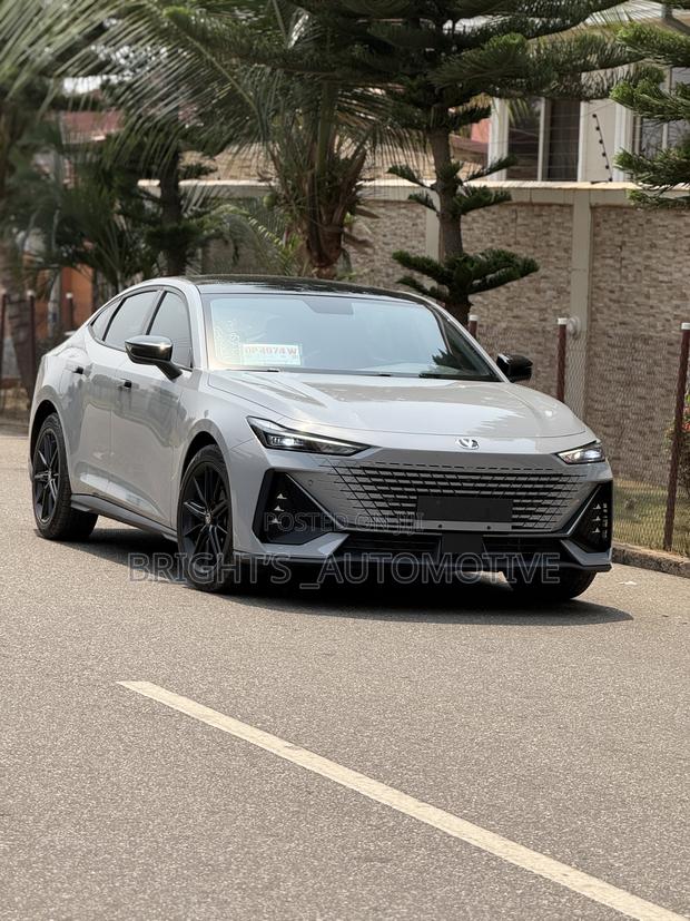 Changan UNI-V 1.5 Petrol FWD 2023 Silver