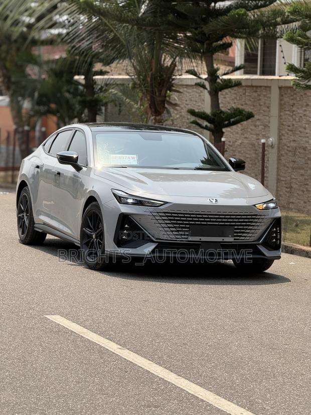 Changan UNI-V 1.5 Petrol FWD 2023 Silver