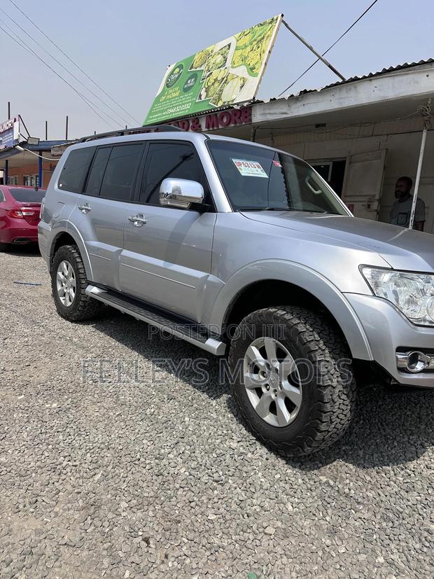 Mitsubishi Pajero V90 2.8 GLS/GLX 2017 Silver