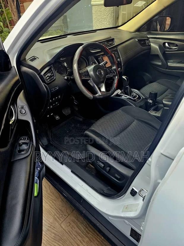 Nissan Rogue SV AWD 2017 White