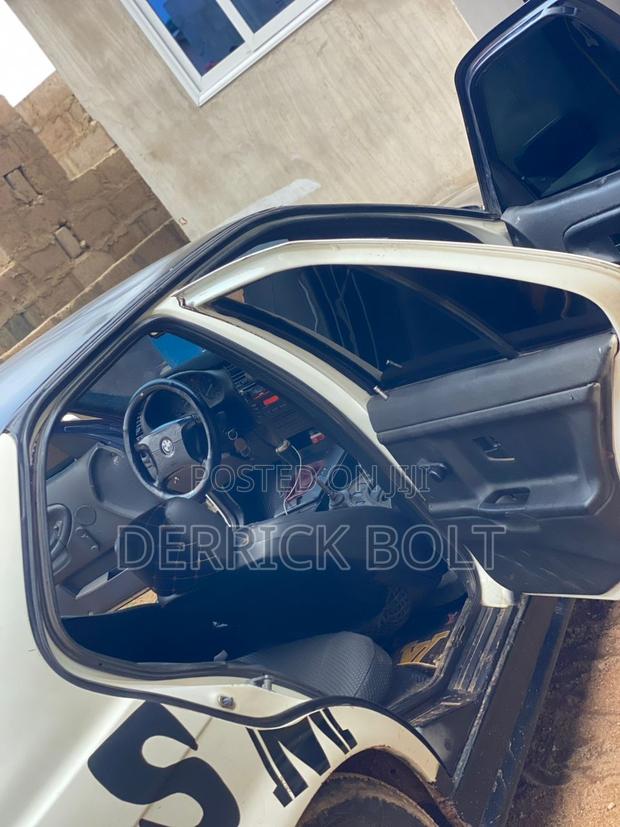 BMW 328i 2000 White