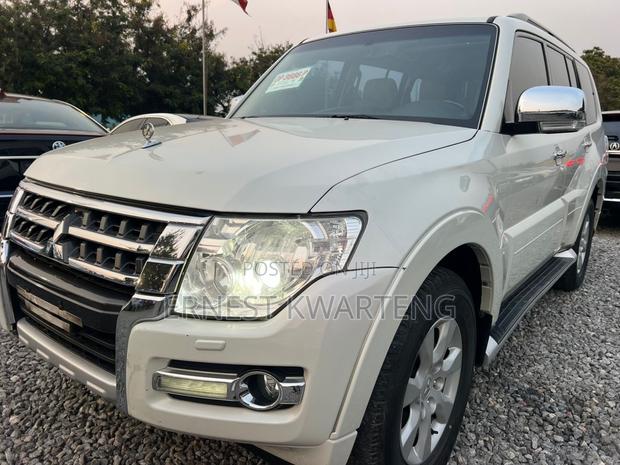 Mitsubishi Pajero 2017 White