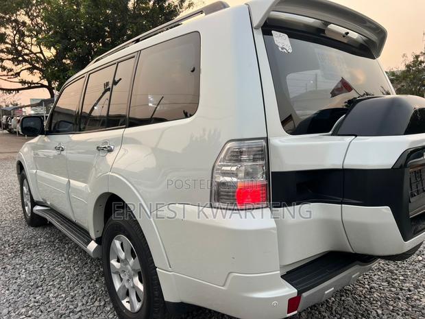 Mitsubishi Pajero 2017 White