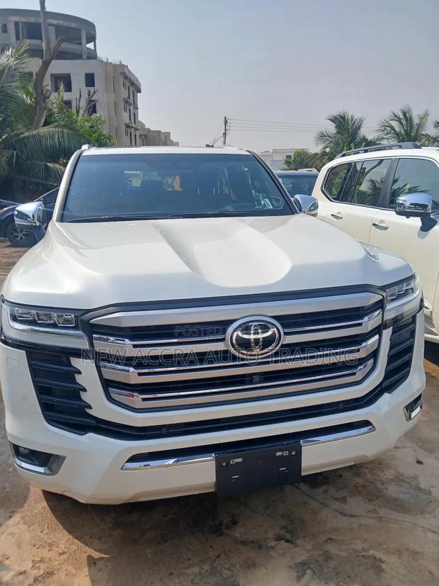 New Toyota Land Cruiser LC300 2024 White