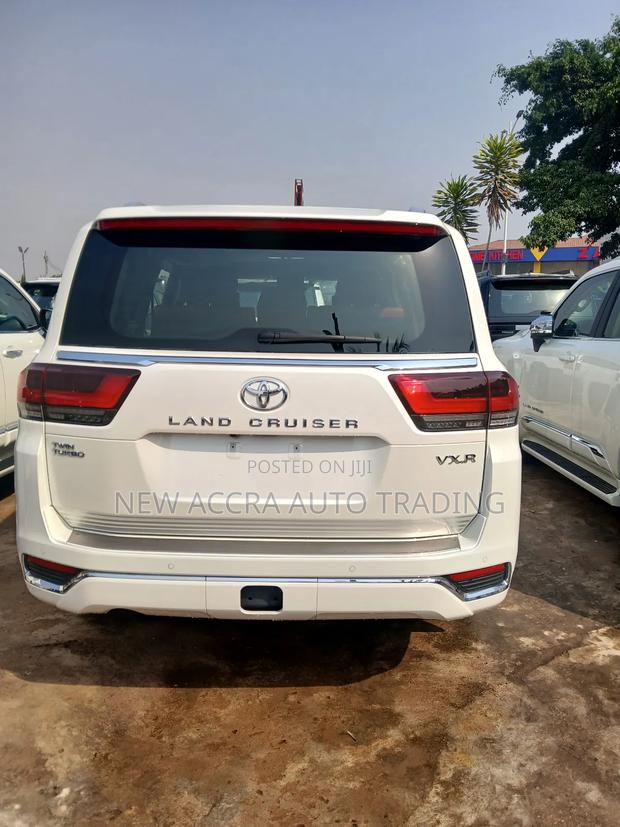 New Toyota Land Cruiser LC300 2024 White