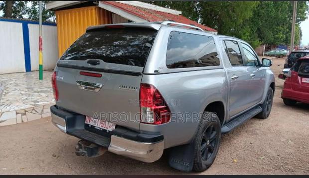 Toyota Hilux 2016 Silver
