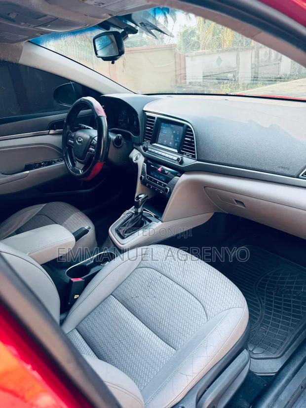 Hyundai Elantra SE Sedan FWD (2.0L 4cyl 6M) 2017 Red