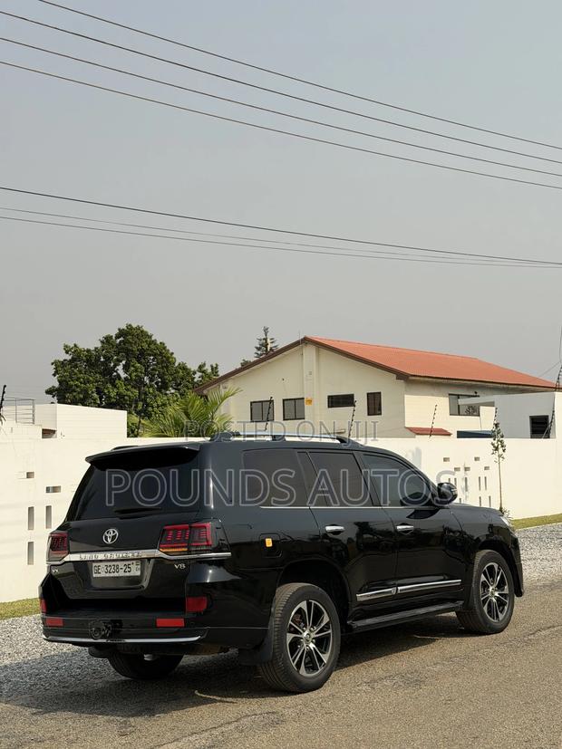 Toyota Land Cruiser 5.7 V8 GXR 2017 Black