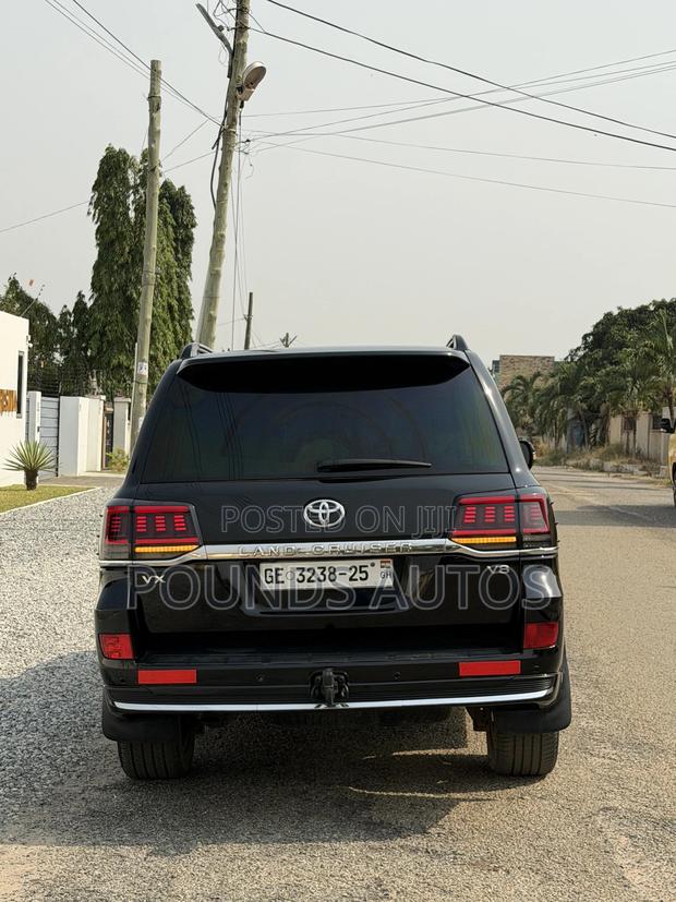 Toyota Land Cruiser 5.7 V8 GXR 2017 Black