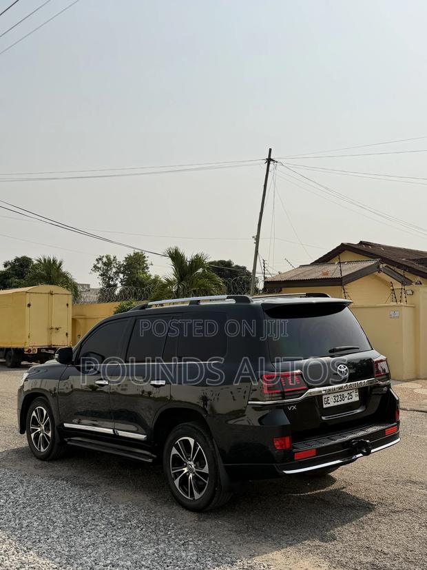 Toyota Land Cruiser 5.7 V8 GXR 2017 Black