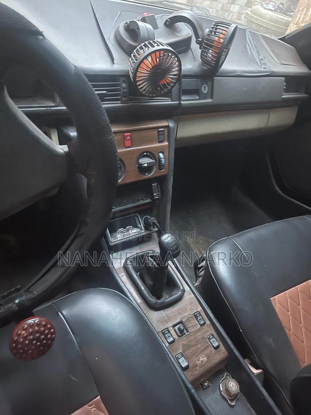 Mercedes-Benz W124 1989 Black