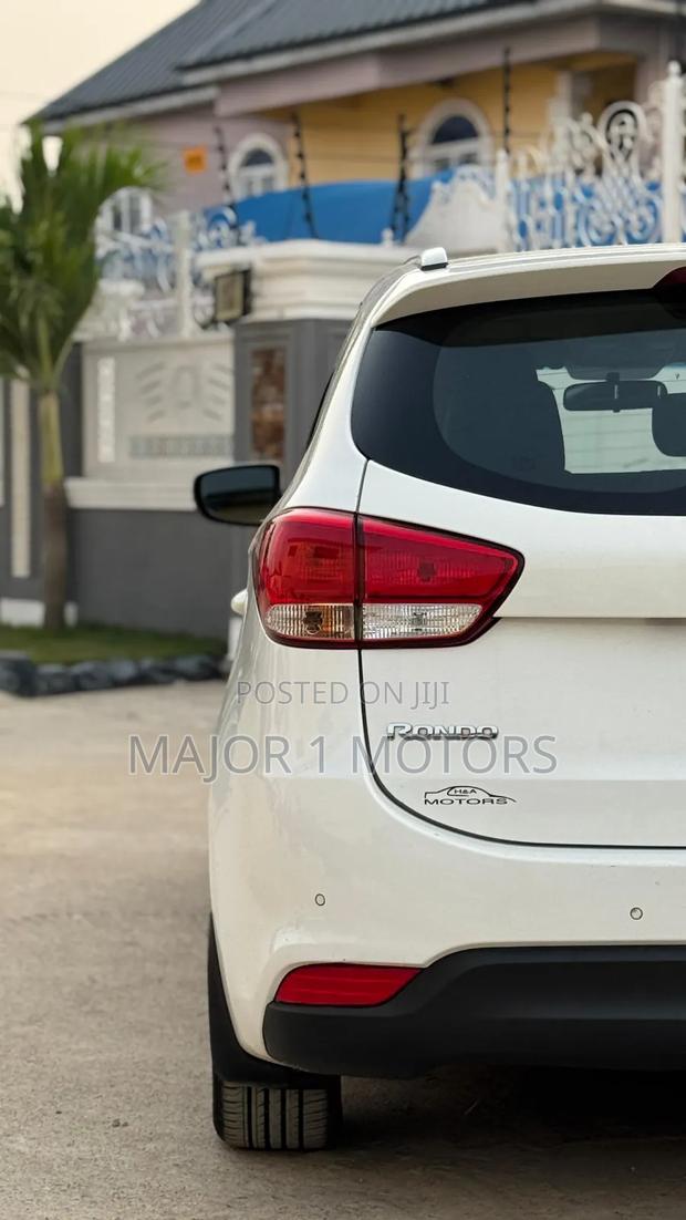 Kia Rondo 2015 White